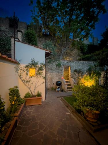 San Niccolo Apartment | Florence Walled Garden - The Tom's Private Oasis
