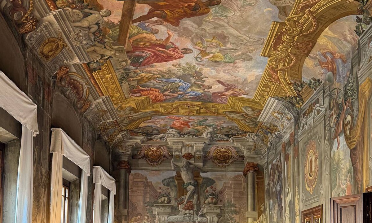 Sant' Ambrogio Apartment | Frescoed Renaissance Palazzo Apartment Near Duomo - Sleeps 8