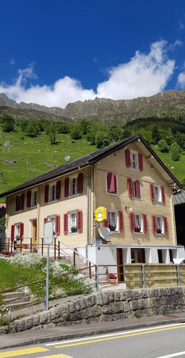 Meien House | Gästehaus Alpenglühn