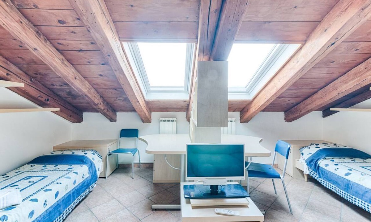 Barriera Vecchia-San Giacomo Apartment | GuestHost - Apartment located on the fifth floor of a building with a lift (there are 10 internal steps at the entrance to the apartment).In 45 sqm it comfortably accommodates 3 people, with a bedroom with two single beds and a sofa bed.Convenientlyt loc