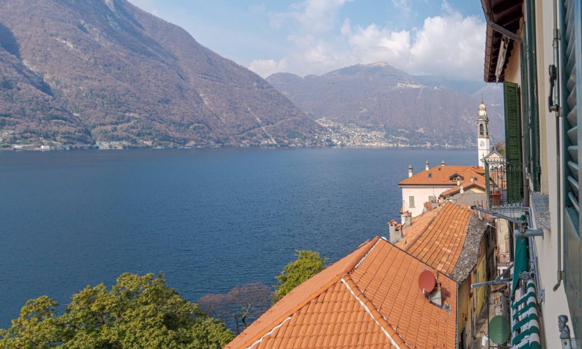 Nesso Apartment | GuestHost - Bright apartment in Nesso with lake view!