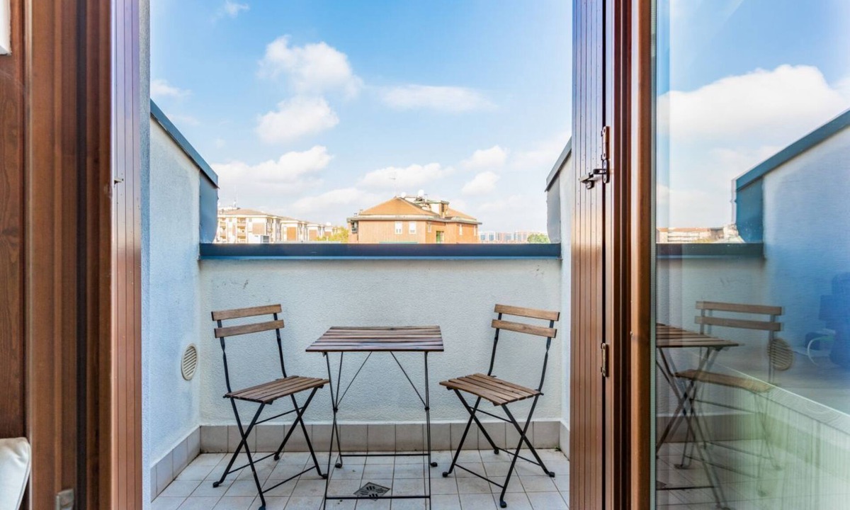 Bruzzano House | GuestHost - Cozy Studio W/Parking 5 min walk from the bus stop