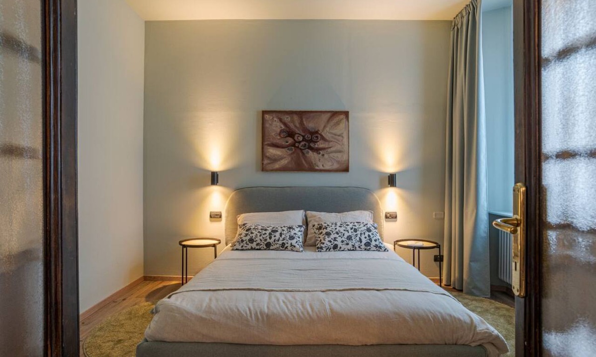 Cernobbio Apartment | GuestHost - Elegant and cozy apartment of 50 sqm, able to accommodate up to 2 people, located on the ground floor of a renovated courtyard building.The property boasts a central location a few steps from Villa Erba, home of congresses, fairs and events.C