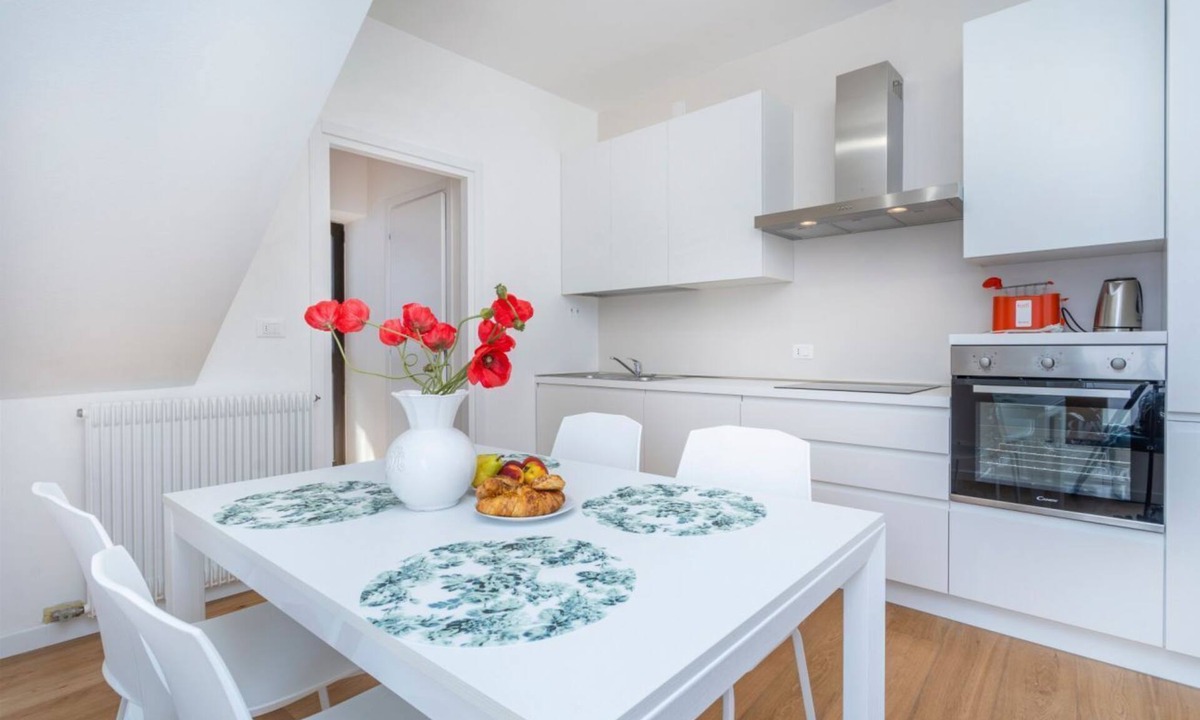 Udine Apartment | GuestHost - The property enjoys a strategic position, just a few steps from the historic center and only 10 minutes by car from the hospital. Its location makes the apartment perfect for any type of trip: nearby, you can find typical bars, ethnic restaur
