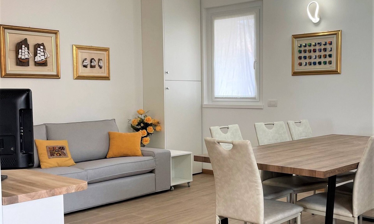Verbania Apartment | HAPPY DAYS large ground floor apartment with garden and parking.