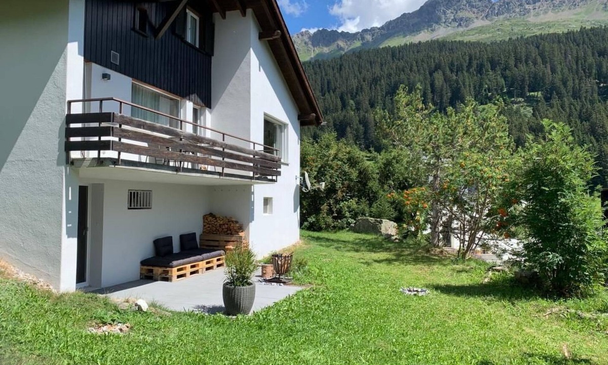 Valbella House | Haus Tschuetta - zentrale Lage in Valbella by Interhome