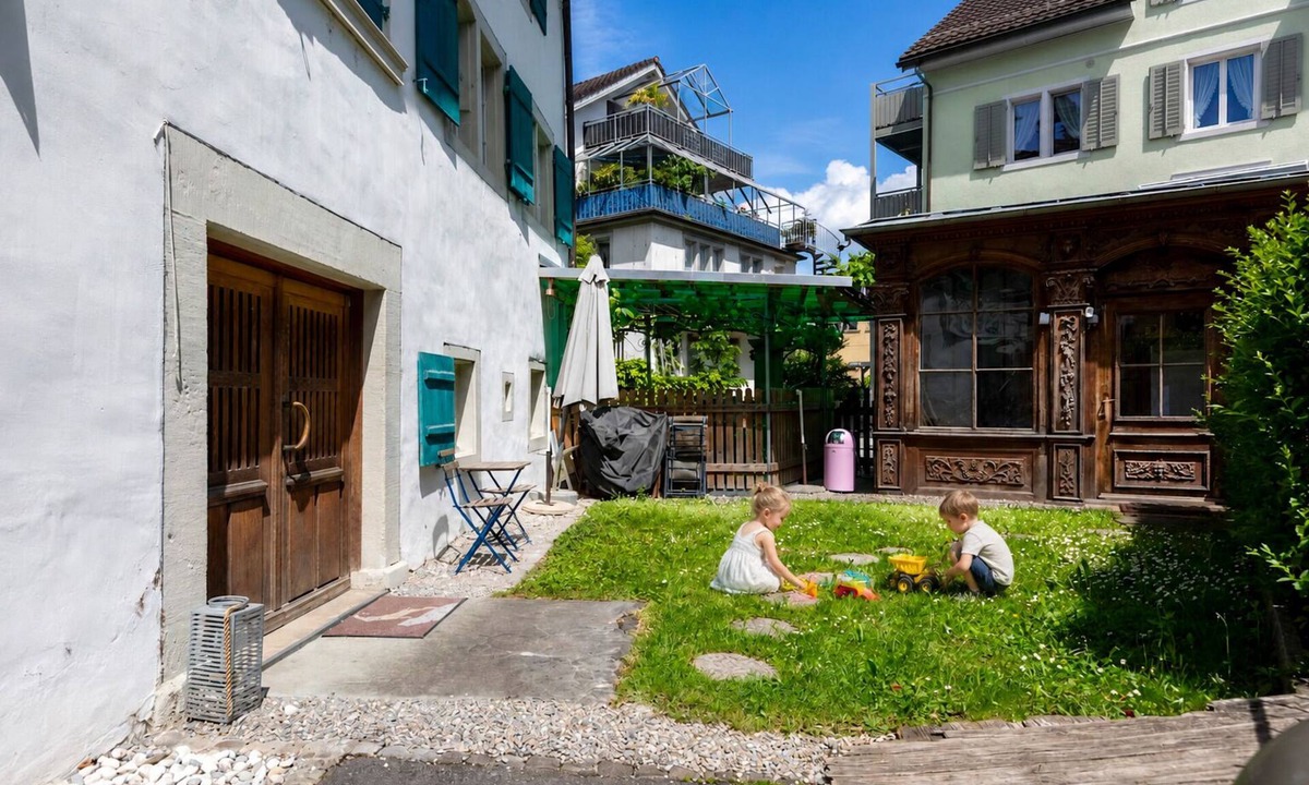 Horgen District Apartment | Historic Lake-Loft with garden /Zürich/Luzern /Zug