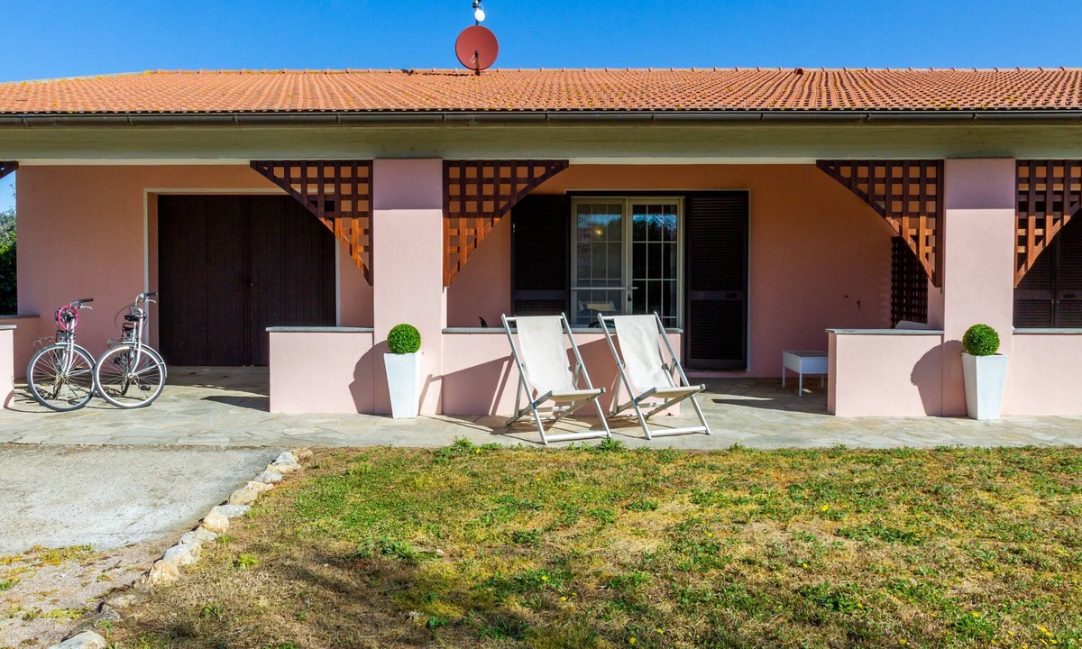 Pian di Rocca House | Holiday Home 'Casa Attila ' with Shared Garden, Wi-Fi and Air Conditioning