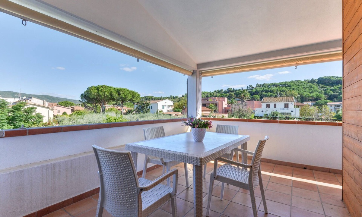 Marina di Campo House | Holiday Home 'Appartamento Marisol Bilo - 350' with Private Terrace, Wi-Fi and Air Conditioning