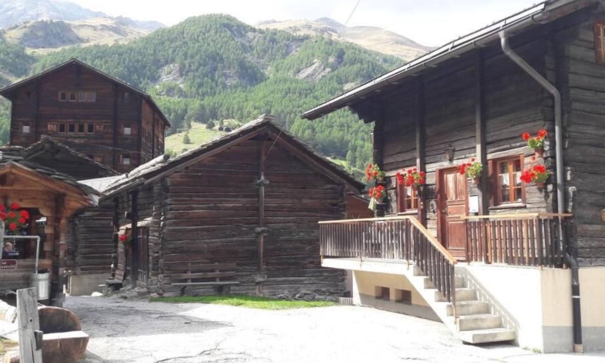 Hauderes Ski Chalet | Holiday house Les Haudères for 1 - 4 persons with 3 bedrooms - Holiday house