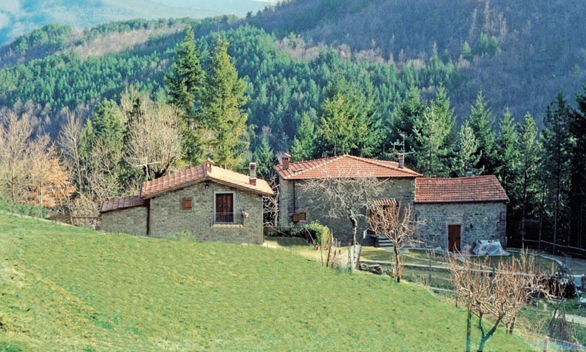 Moggiana House | Homerez - Beautiful house for 4 ppl. with shared pool and terrace at Bibbiena