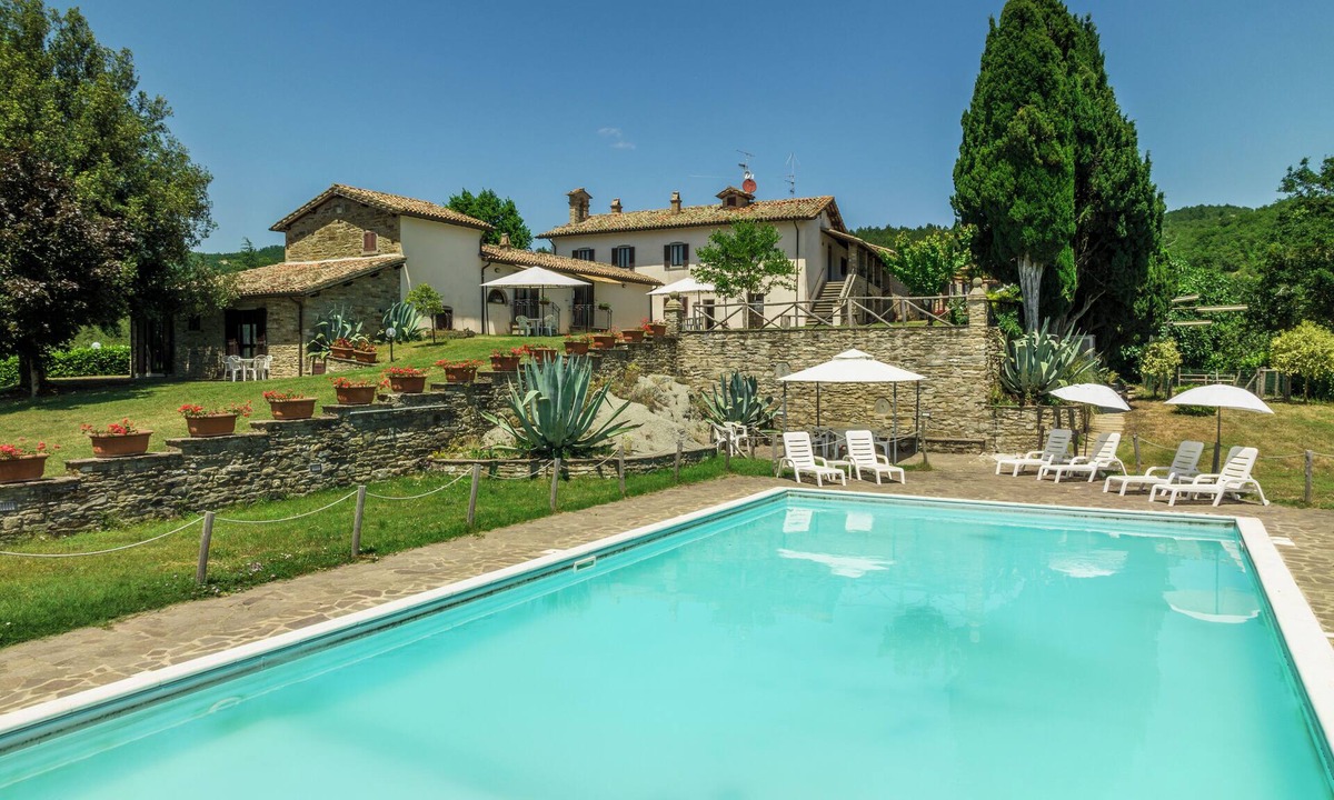 Citta di Castello Ski Chalet | "In the green heart of Umbria, cozy apartment in a farmhouse with pool."