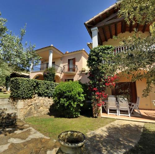 Case Peschiera-Lu Fraili Apartment | ISS Travel, L'Uddastru Panoramic Apartments - with private outdoor terrace