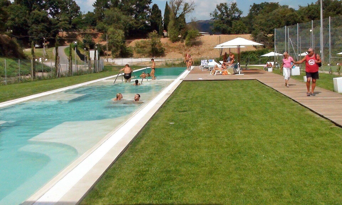 Castelnuovo di Val di Cecina Apartment | Cosy apartment for 8 people with WIFI, pool, TV, patio and pets allowed