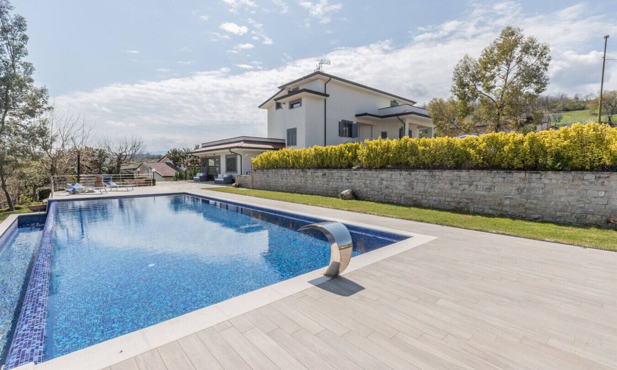 San Mango sul Calore Villa | Ville Petrara: villa con piscina e spa nei vigneti