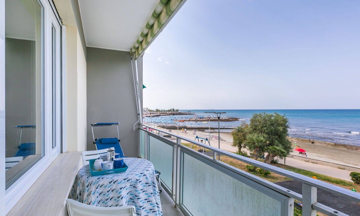 Rosignano Solvay Apartment | Lovely apartment for 6 people with A/C, WIFI, TV and balcony