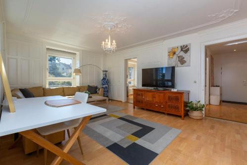 Langstrasse Apartment | KAYA Zurich Apartment DIAMOND - 2BR with Huge Terrace