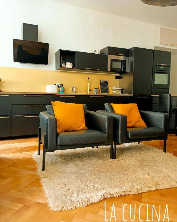 Gorizia Apartment | Kunst fünf
