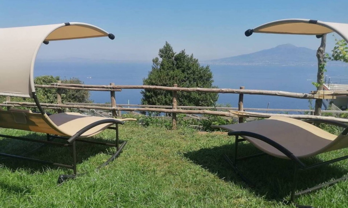 Monte Chiaro Apartment | La Badia – Il Vigneto🌿 | Breathtaking View of Vesuvius and the Gulf of Naples