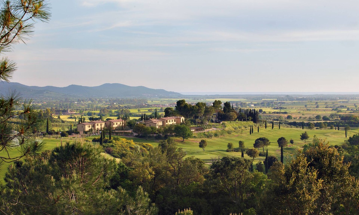 Gavorrano House | La Ginestra in the heart of a golf course close to spectacular beaches
