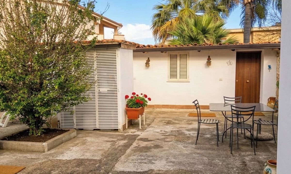 Mondello Apartment | Laura's Little Houses: Mondello 1