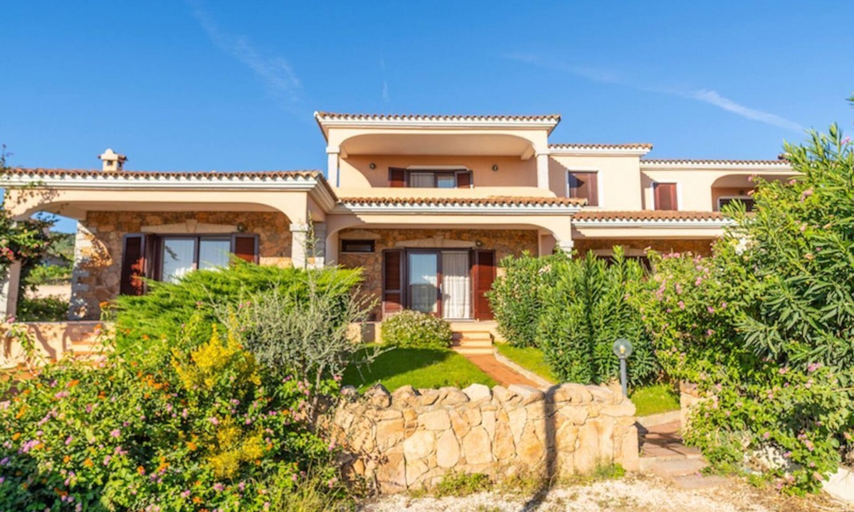 Case Peschiera-Lu Fraili Apartment | Living room with kitchenette and double or twin sofa bed, double bedroom, bathroom with shower. Located on the ground floor with garden or first floor with large terrace equipped with table and chairs. Well furnished, many with splendid panoramic v