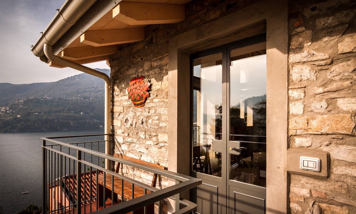 Blevio Apartment | 'Loft and Veranda on Lake Como' Apartment with Lake View, Wi-Fi, and Air Conditioning