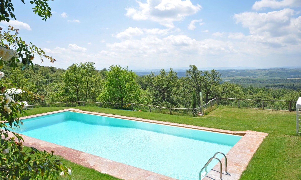 Castelnuovo Berardenga Apartment | Lovely apartment for 3 people with pool, A/C, WIFI, pets allowed and panoramic view