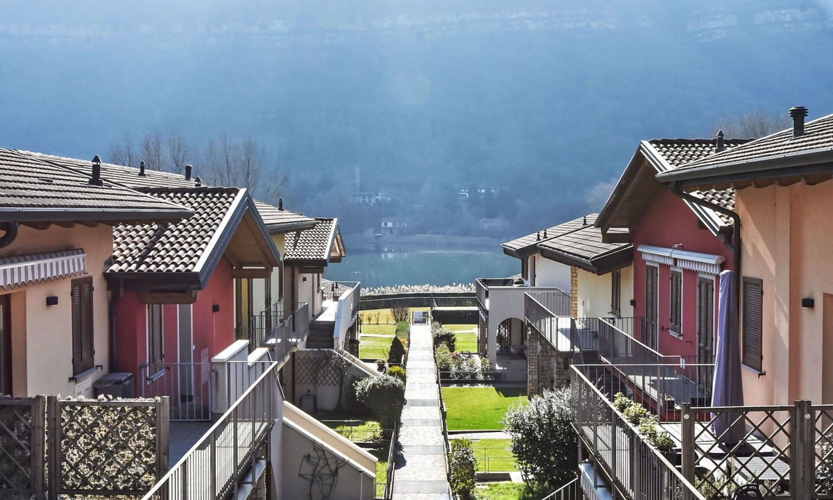 Spinone Al Lago Apartment | Lovely apartment for 6 guests with A/C, pool, WIFI, TV and terrace