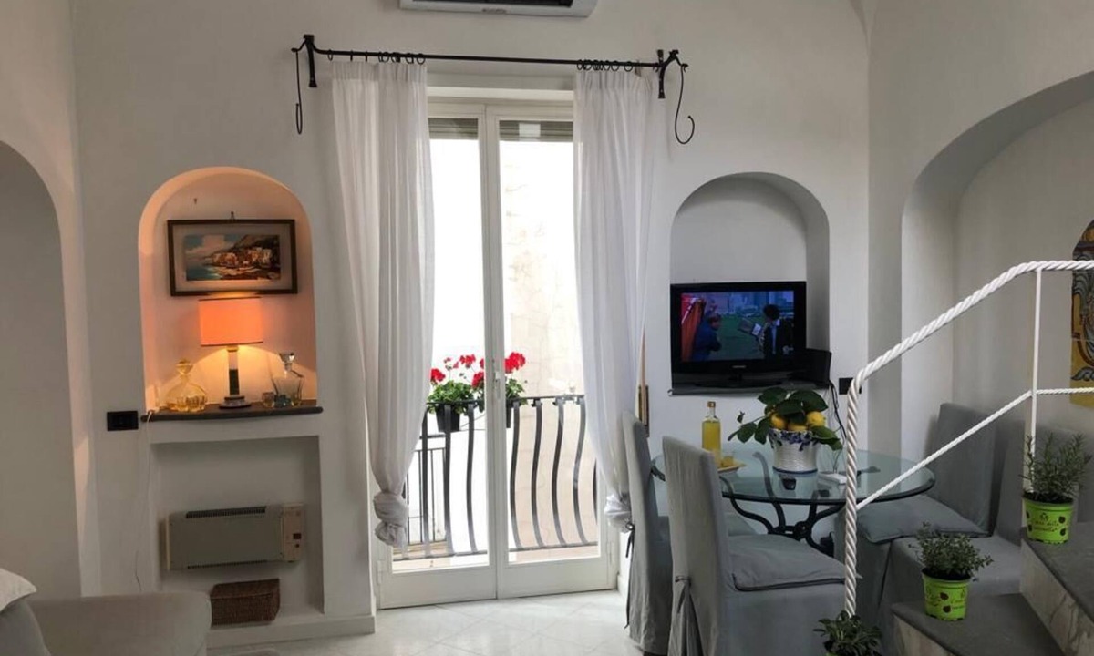 Capri Apartment | Lovely apartment 1 minute from the famous little square of capri
