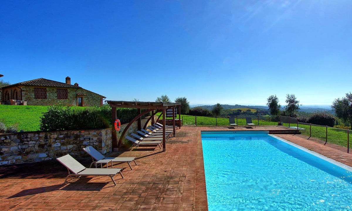 Castelnuovo Berardenga Apartment | Lovely apartment for 2 people with A/C, pool, TV and panoramic view, close to Siena