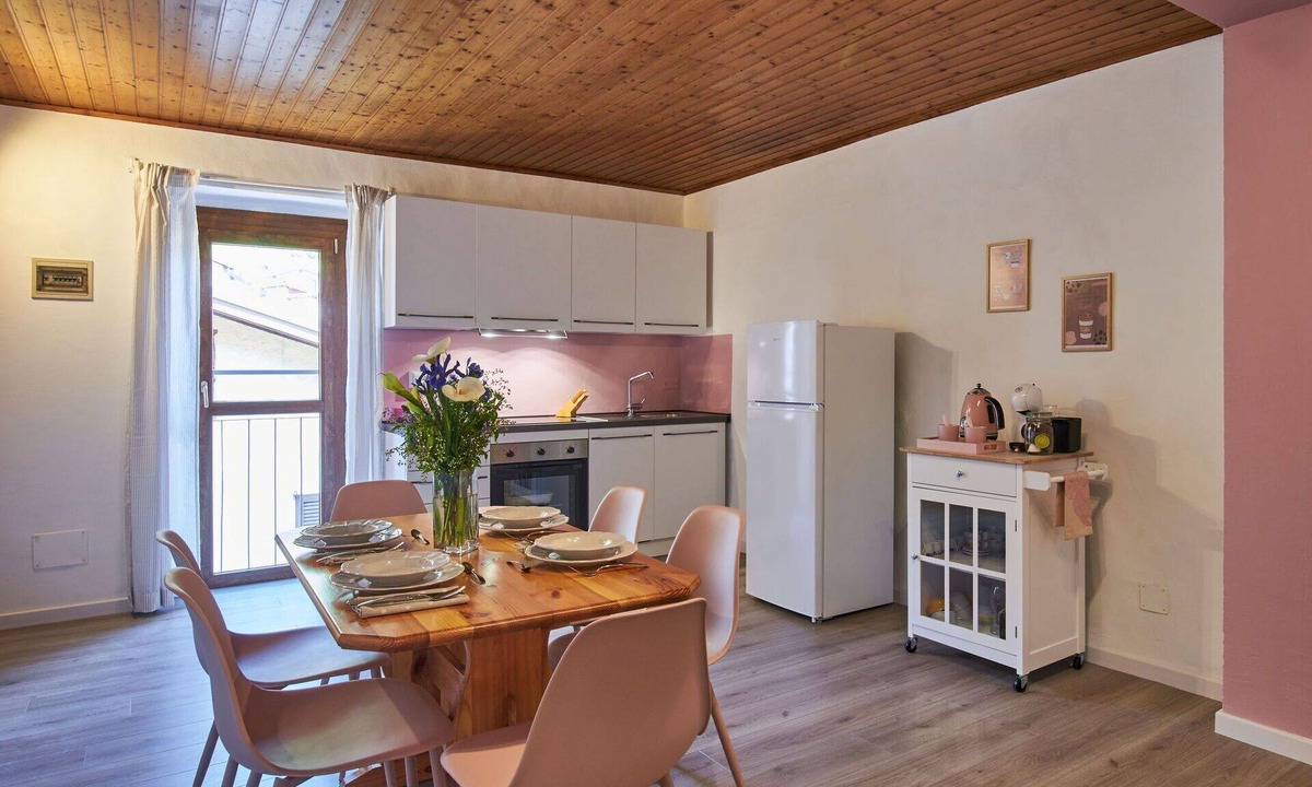 Claino Con Osteno Apartment | Lovely apartment for 6 guests with WIFI, TV and pets allowed