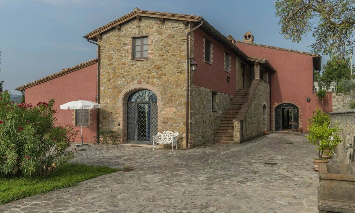 Agello Bed & Breakfast | Lovely room for 2 people with WIFI, A/C, pool, TV, veranda and pets allowed, close to Perugia