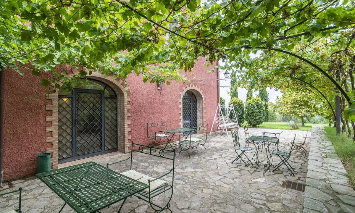 Agello Bed & Breakfast | Lovely room for 4 people with A/C, pool, WIFI, TV, veranda and pets allowed, close to Perugia