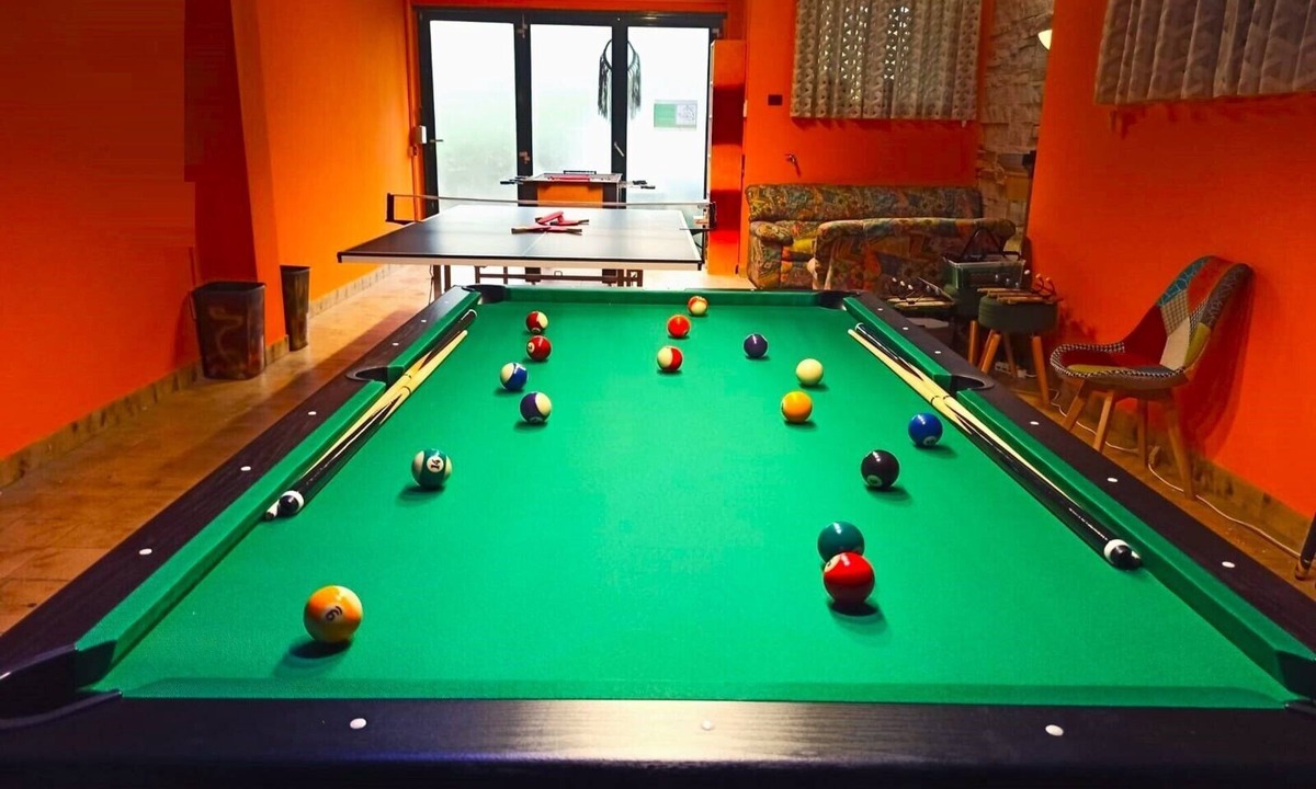 Merone Apartment | Lukas Home – Apartment for 6 Guests with Game Room, Near the Lake