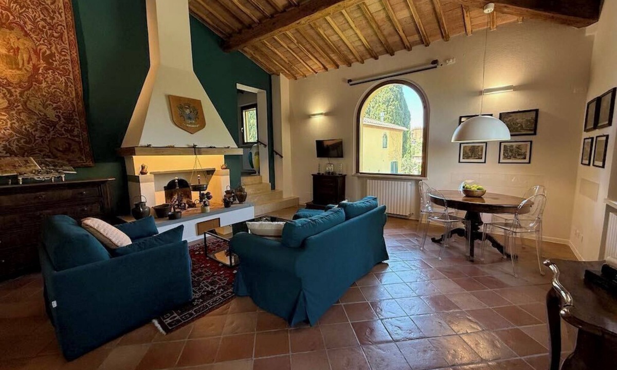 Siena House | Luxury apartment in Tuscan villa with pool: your own window to iconic Siena!