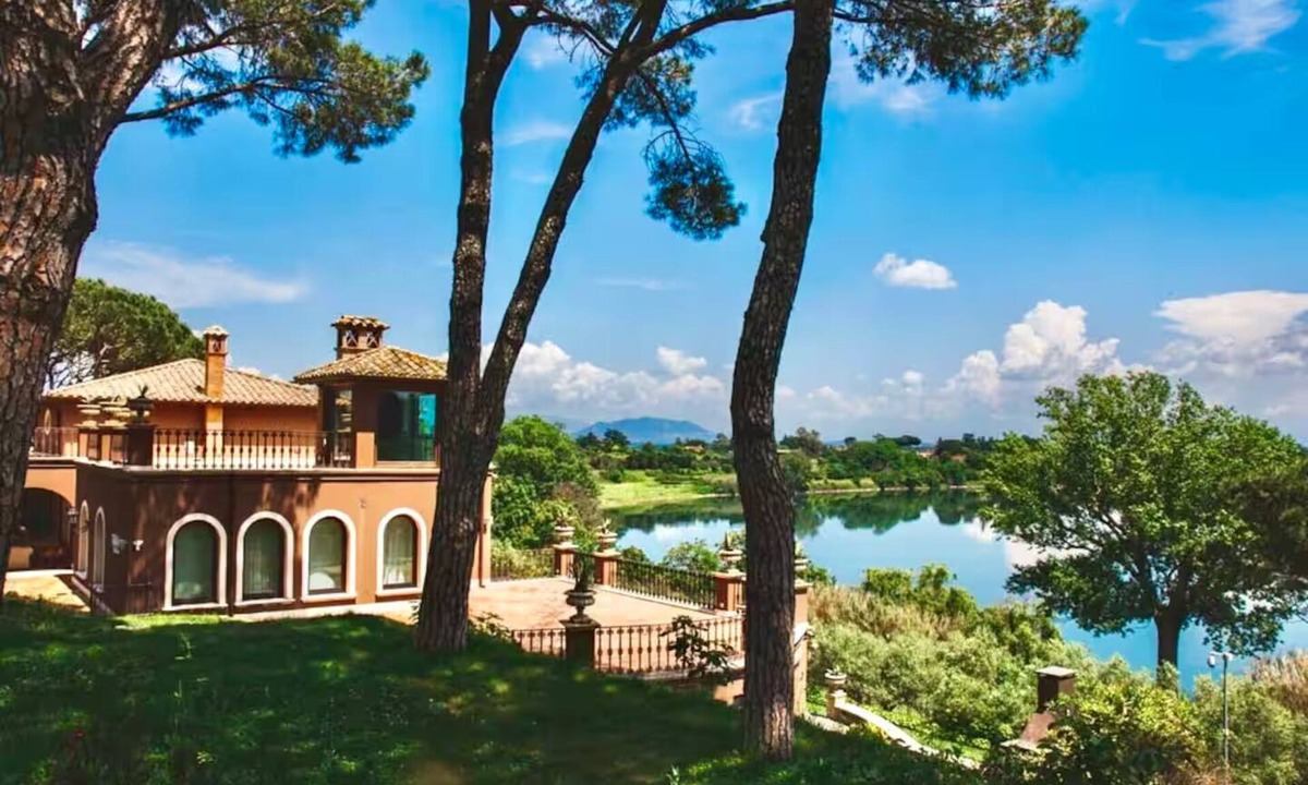 Nepi Villa | Luxury lakefront villa near Rome set in its own private park
