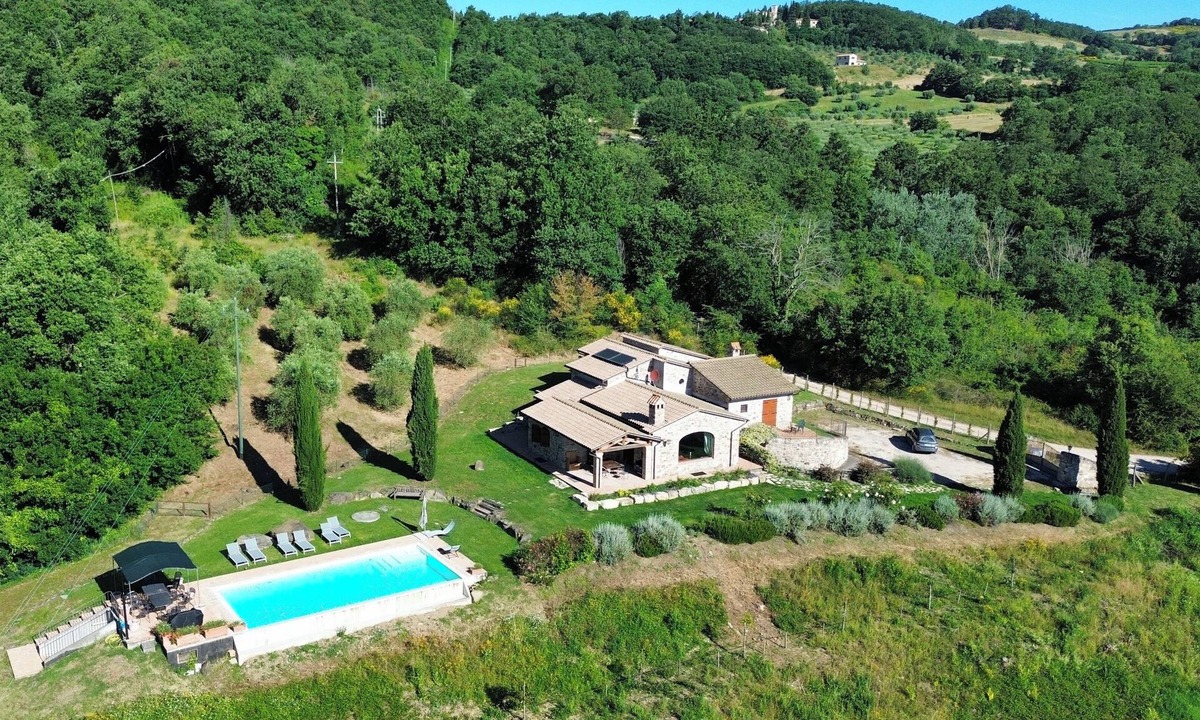 Quadro Villa | Luxury traditional Villa & private infinity pool. Stunning views of Todi. Piano