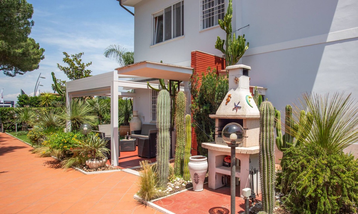 Latina Lido Villa | Marvelous Villa with enjoyable outdoor hot tub, 300m from the sea