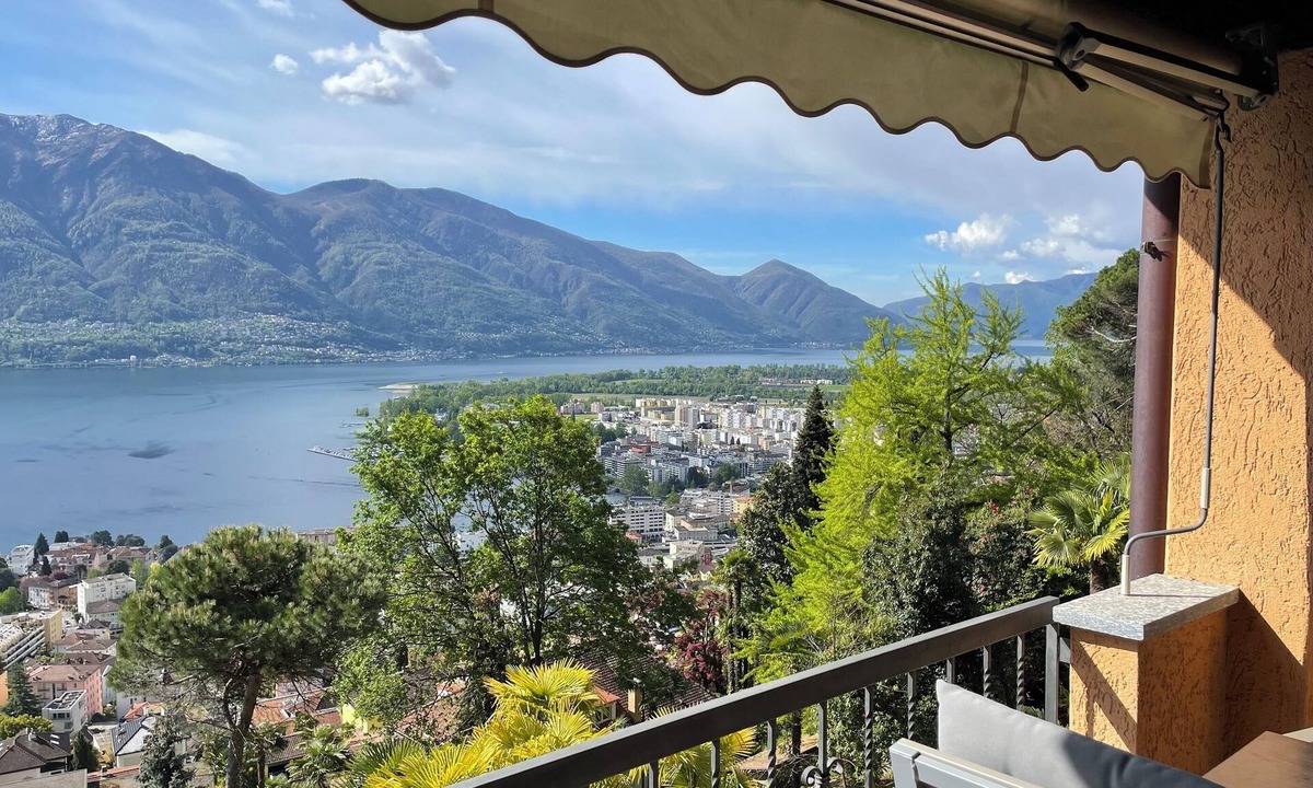 Orselina Apartment | Modern Maisonette Gem with Stunning Lake Views – A Perfect Retreat for Allergy S