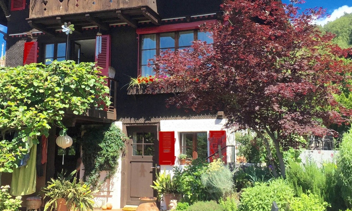 Merligen Apartment | Mon Rêve | Chalet Rooms | Views of Lake Thun and the Alps