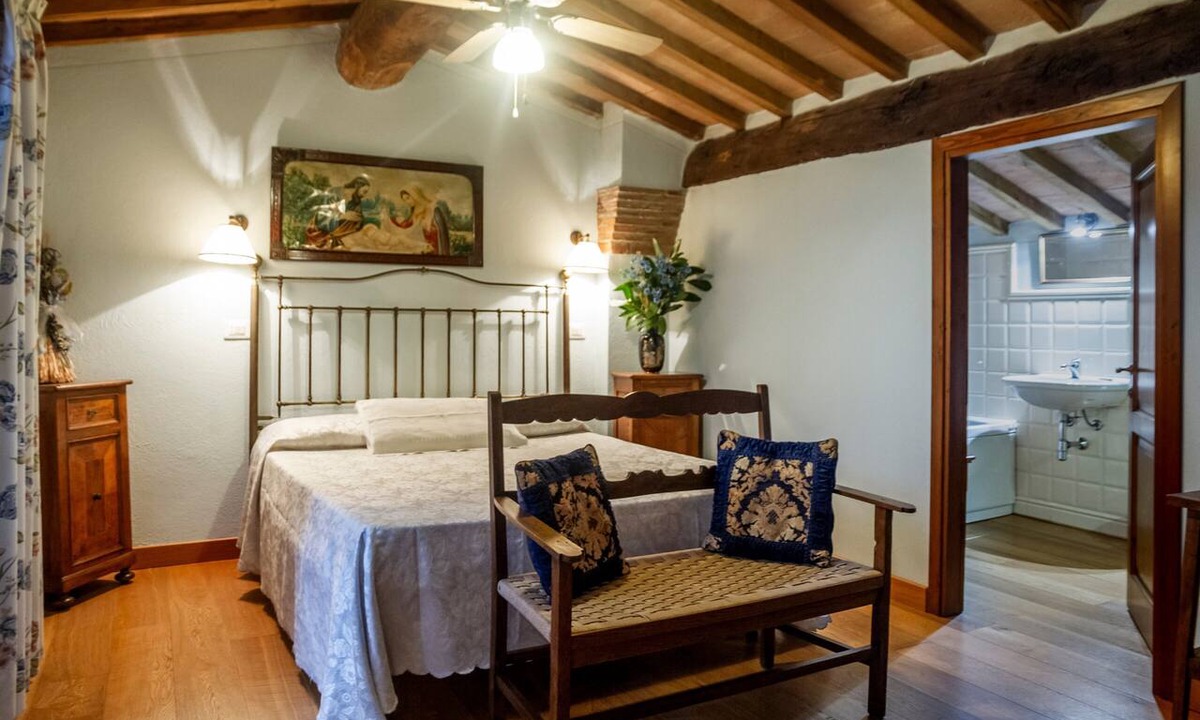 Torniella Apartment | Mora Selvatica – Deluxe Room with Private Balcony and Val di Farma View