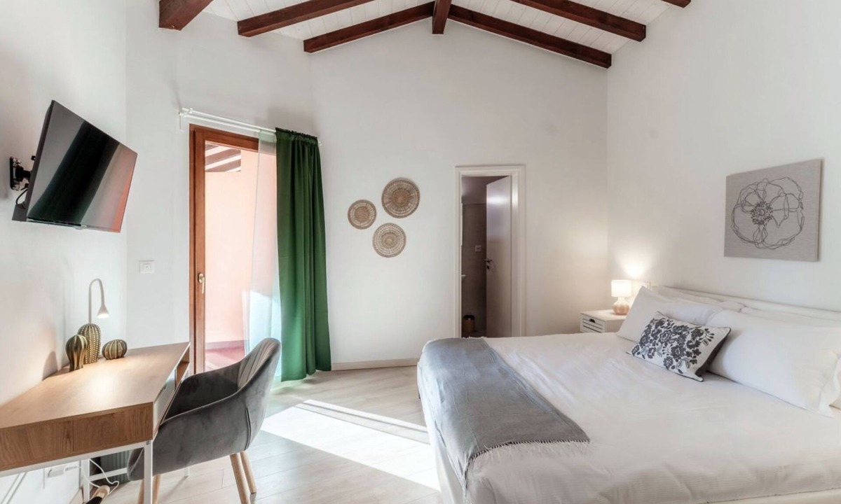Ascona Hotel | Near the lake and the center (FLORIDA ASCONA Room 17)