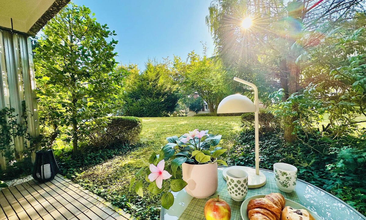 Oerlikon Apartment | New studio with terrace and lots of privacy