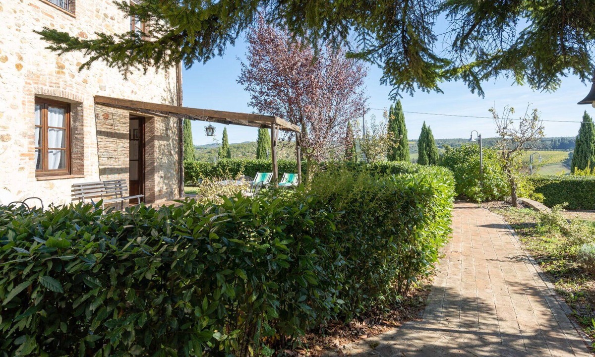 Ponte di Gabbiano Apartment | Nice apartment for 5 people with A/C, pool, WIFI, TV and pets allowed, close to Siena