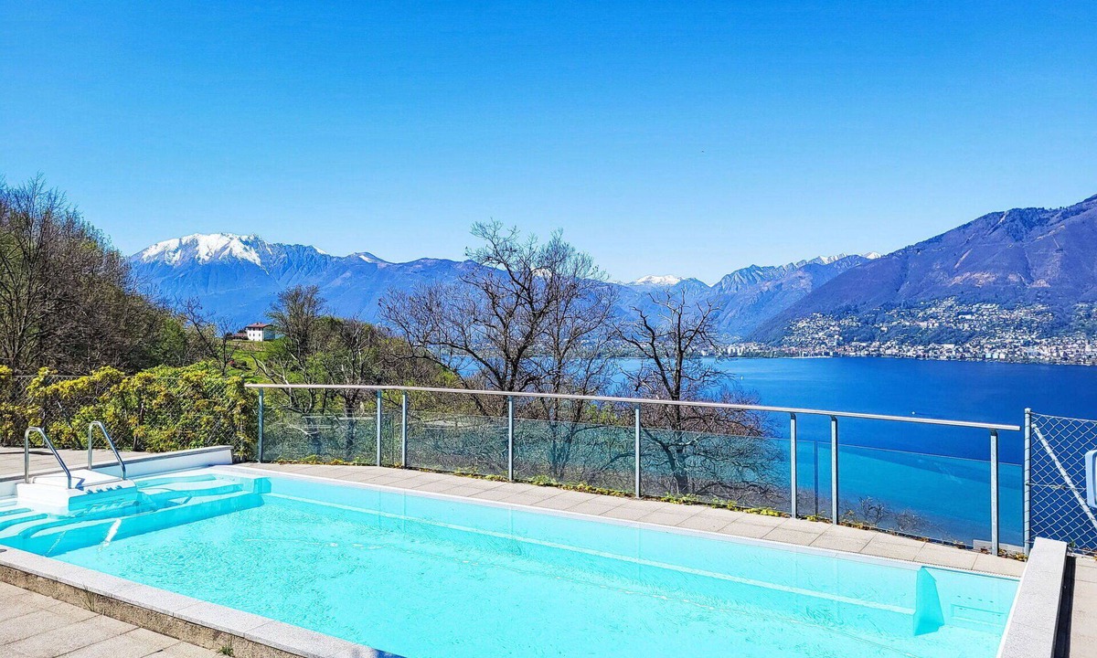 Magadino Apartment | Nice apartment for 4 people with pool, WIFI, TV, terrace, pets allowed and panoramic view