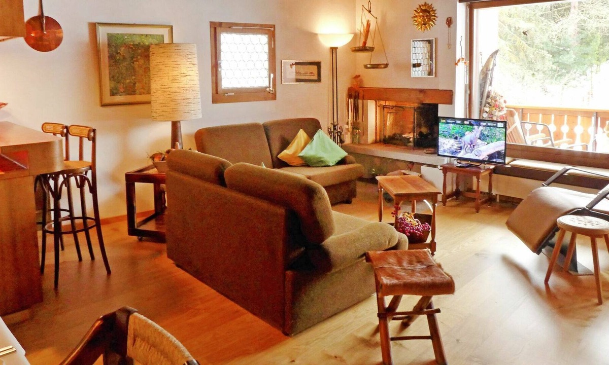 Surlej Apartment | Nice apartment for 4 guests with WIFI, TV, balcony, pets allowed, panoramic view and parking