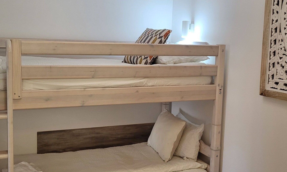 Bissone Apartment | Nice apartment for 4 people with WIFI, A/C, pool, TV, balcony and panoramic view
