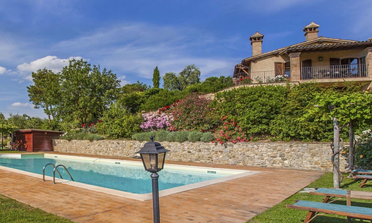 Allerona Apartment | Nice apartment for 4 people with WIFI, pool, TV, patio and pets allowed