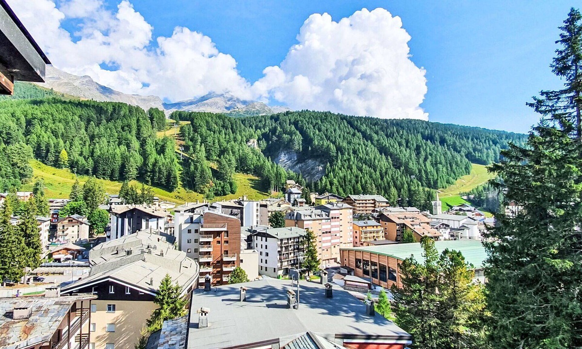 Madesimo Apartment | Nice apartment for 6 people with WIFI, TV, balcony and pets allowed